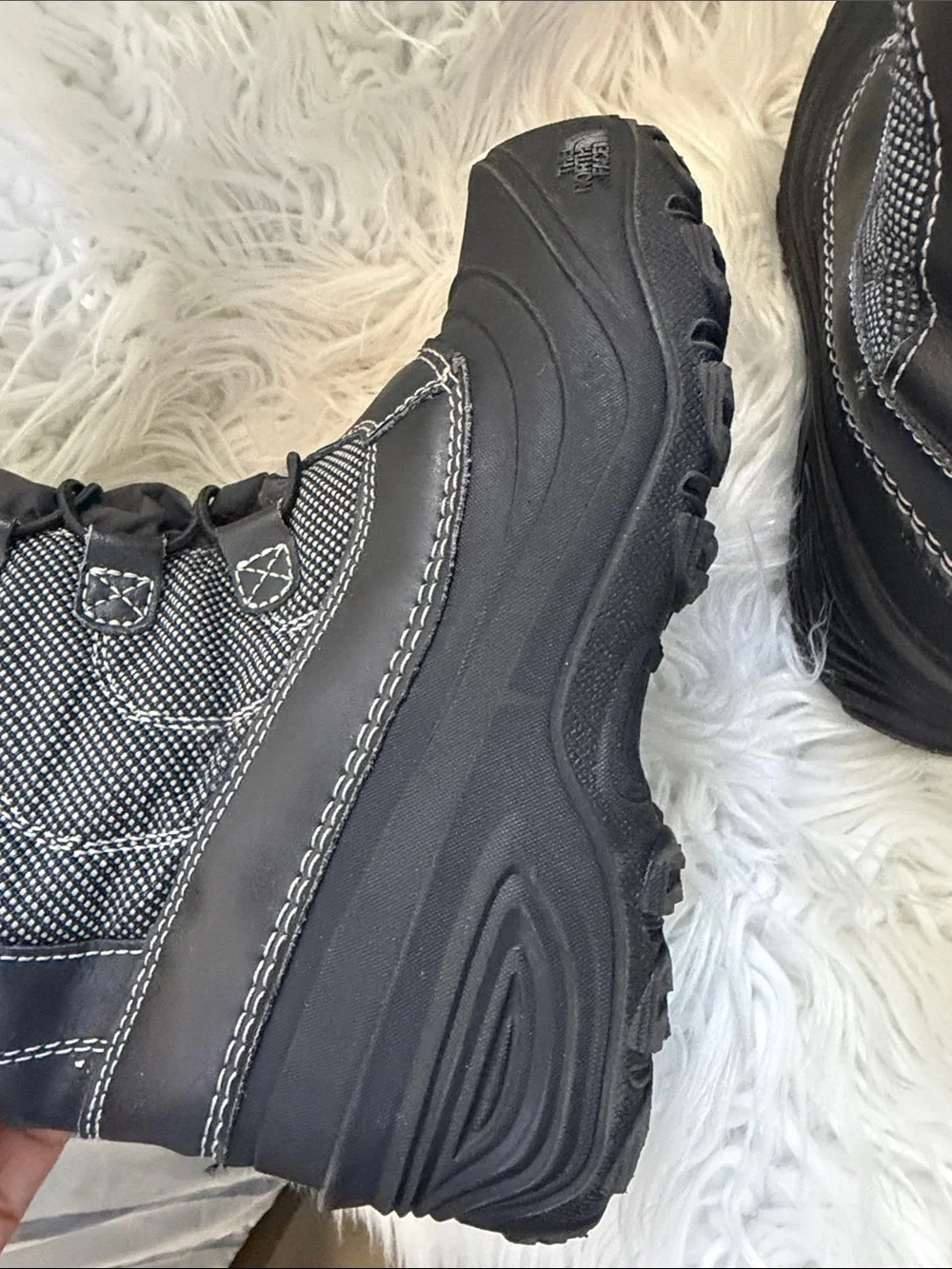 The North Face Alpenglow IV Kids Winter Snow Boots Size 5
